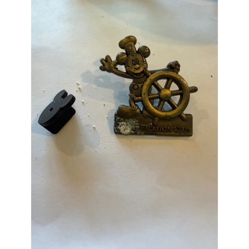 Disney Vacation Club Mickey Mouse Steamboat Willie 2009 Trading Pin Bronze Tone